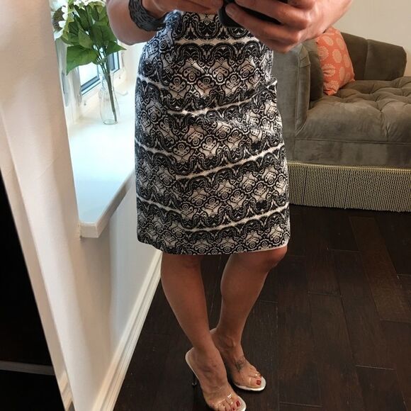 Liz Claiborne Dresses & Skirts - Liz Claiborne black and ivory lined pencil skirt